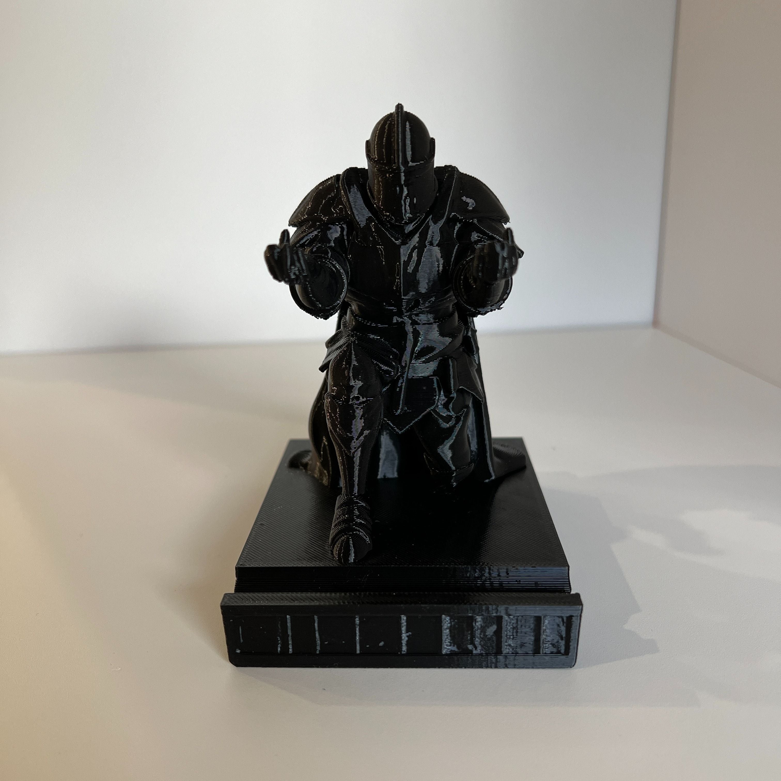 **Knight Sculpture Pen Holder: A Medieval Epic on Your Desk, Where the Pen Becomes a Sword, Blending Decorative Art with Practical Office Use**