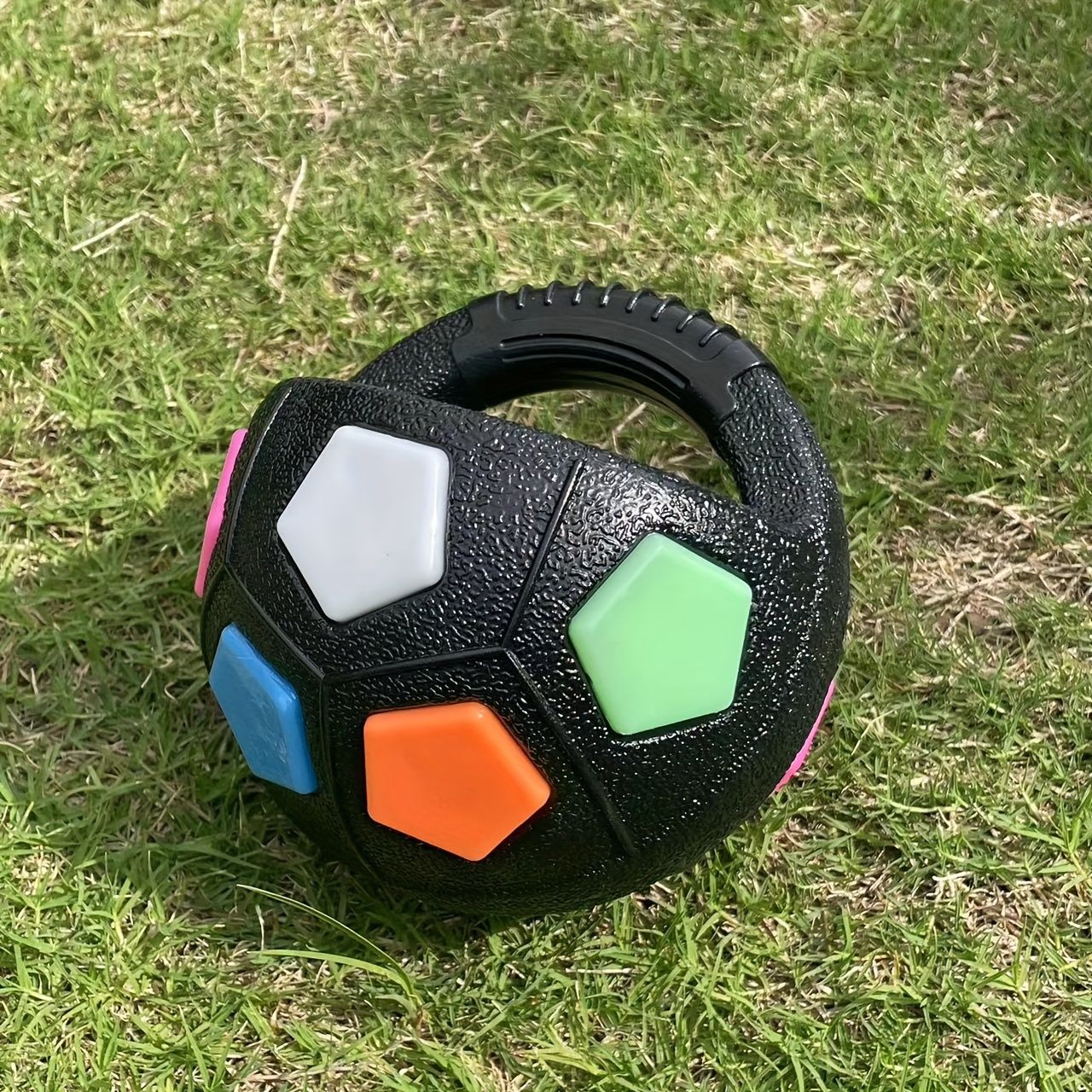 Football-shaped pet dog toys, sturdy and durable tooth-grinding training toys, squeaking sound toys