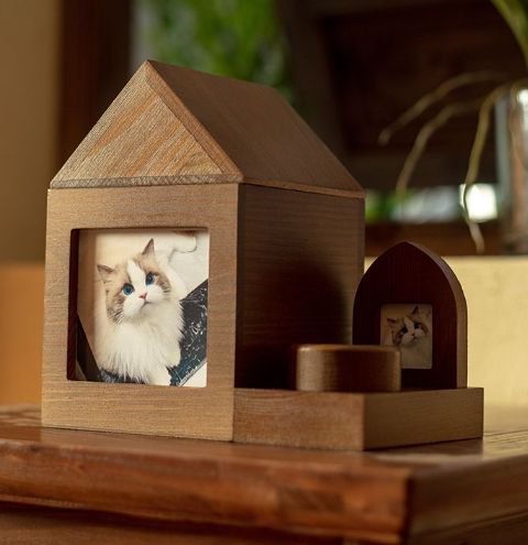 Pet Urn Nostalgia Passing Away Dog Cat Cabin Urn with Photo Frame Pet Coffin - Brown - Size Large group