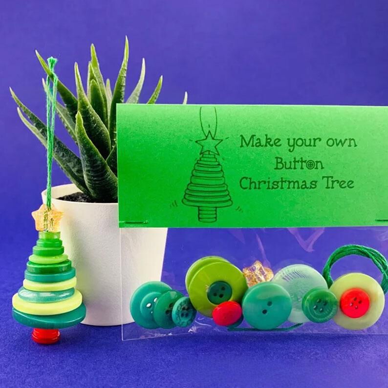 Christmas gift Christmas Button Ornament - Festive Santa Design Craft Kit (Red Christmas tree)