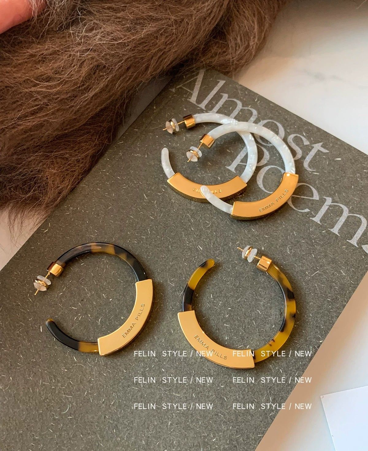 Hoop Earrings for Women Geometry Acrylic Resin Earrings Bohemia Tortoise Shell Earrings Mottled Statement Stud Earrings Fashion Jewelry(Blue-White)