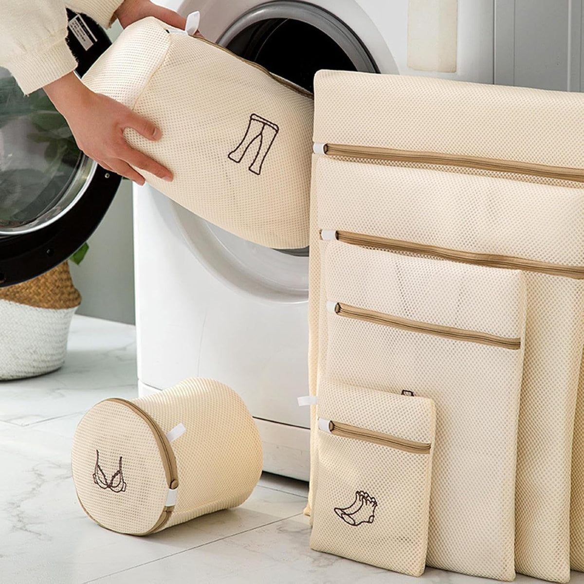 6 Pack Mesh Laundry Bags with Zipper, Delicate Clothes Washing Nets for Lingerie, Socks, Towels and Travel Storage, White