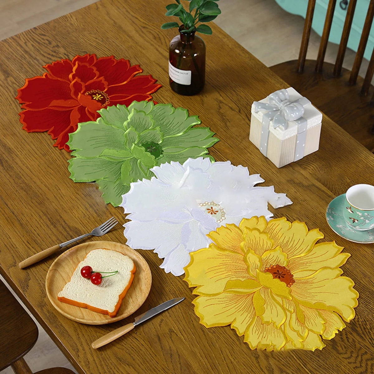 4 Pieces Flower Placemat, 3D Flower Placemats, Flower Shape Placemat, Heat-Resistant And Washable Placemat for Dining Table, Tablemats, Red