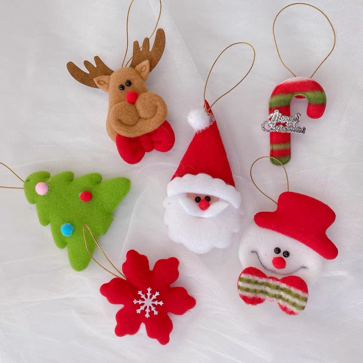 6 Pieces Felt Christmas Tree Ornaments with Santa, Reindeer and Snowman Designs for Festive Decorating, Hanging and Gift Giving, Red
