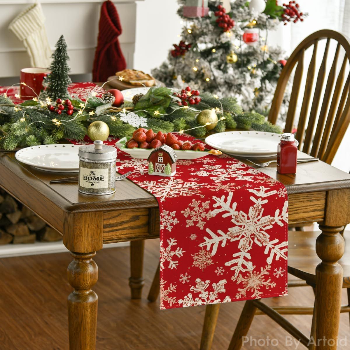 Red Snowflakes Christmas Table Runner, Winter Holiday Kitchen Dining Table Decoration for Home Party Decor 13x72 Inch