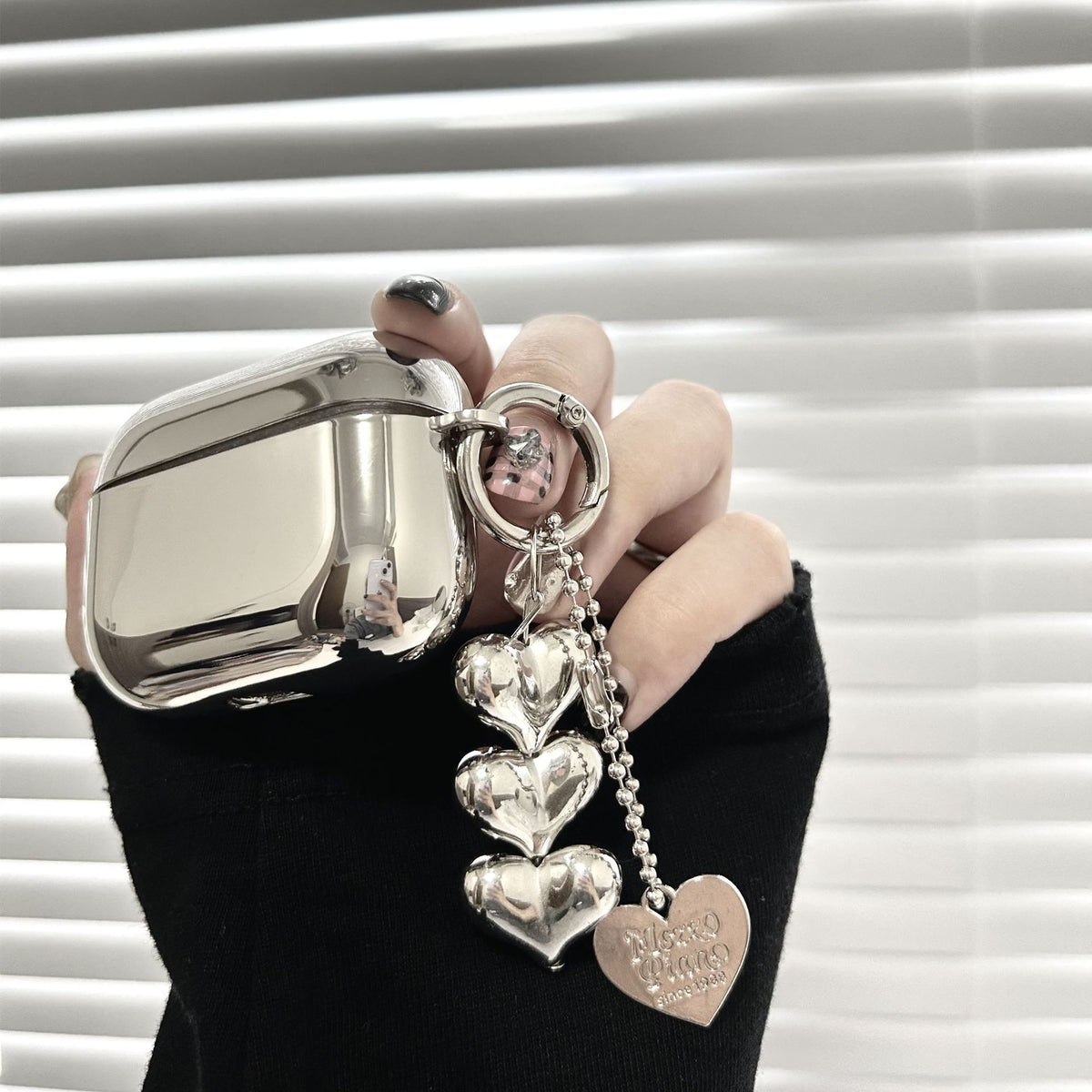 Electroplated solid color shell + 3 heart pendants AirPods 4