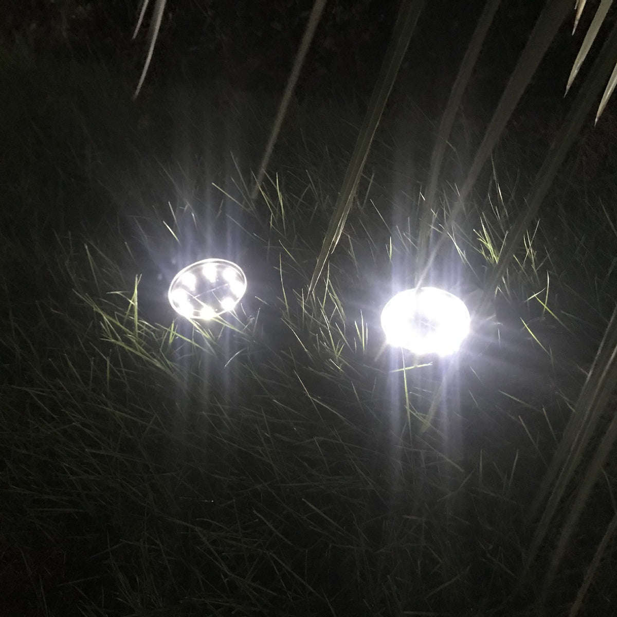 4Pcs Solar 8LED Cast‑Aluminum In‑Ground Lights White Light Outdoor Buried Lamp Courtyard Villa Garden Christmas Landscape Decoration Lamp
