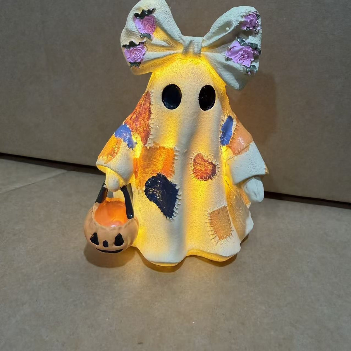 Vintage Patchwork Ghost Resin Figurine, with Bow and Pumpkin Bucket, Autumn Tabletop Decor (Light-Up Version).