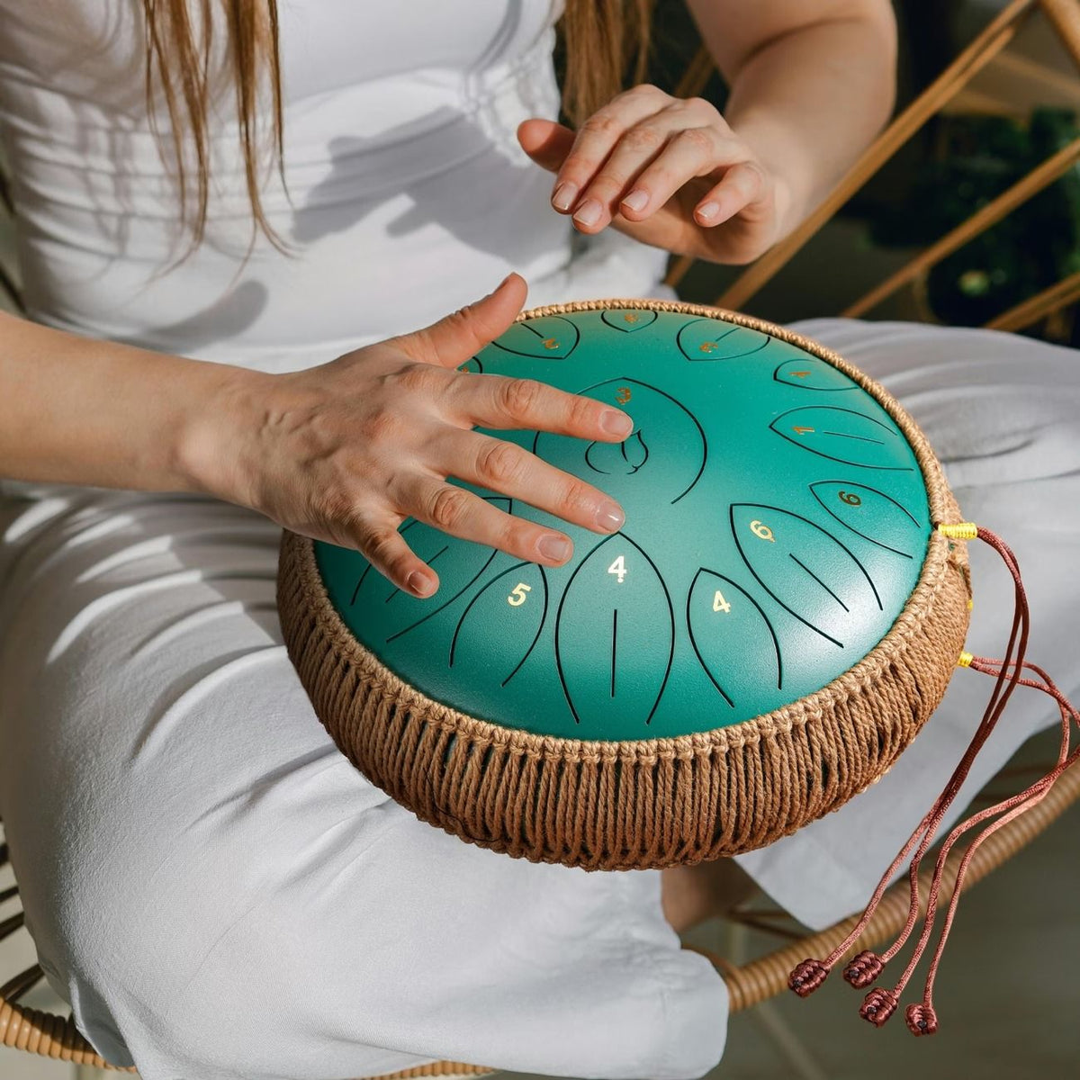 12-Inch D Major 15-Note Steel Tongue Drum, Carbon Steel Material, Petal Tongue Design, Machine-Made & Hand-Tuned, Ethereal & Melodious, Comes with Mallets, Finger Cots & Tutorial, Ideal for Meditation, Yoga & Music Enlightenment!*white