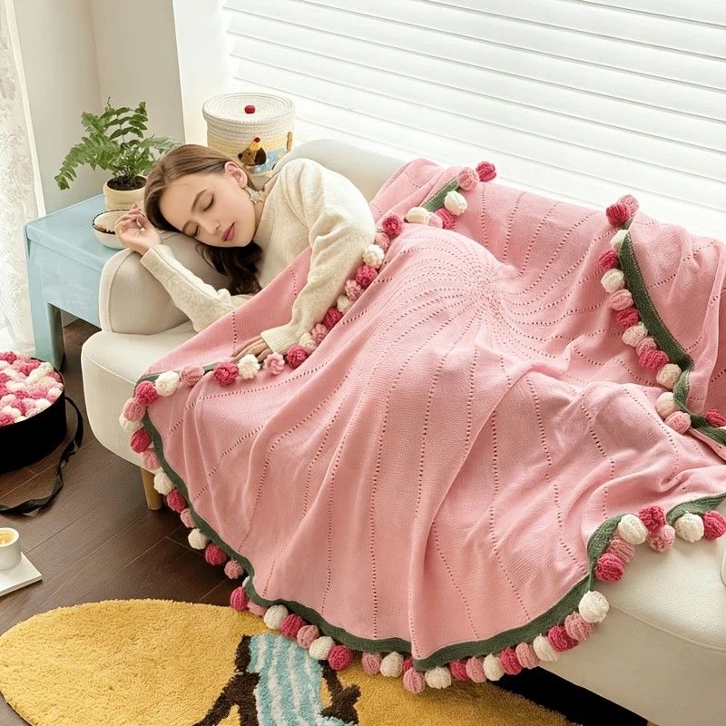Pink Mist Gradient Rose Bouquet Blanket – a versatile, all-season blanket, perfect for office naps or as an air-conditioning cover.(Diameter: 150 cm / 59 in)