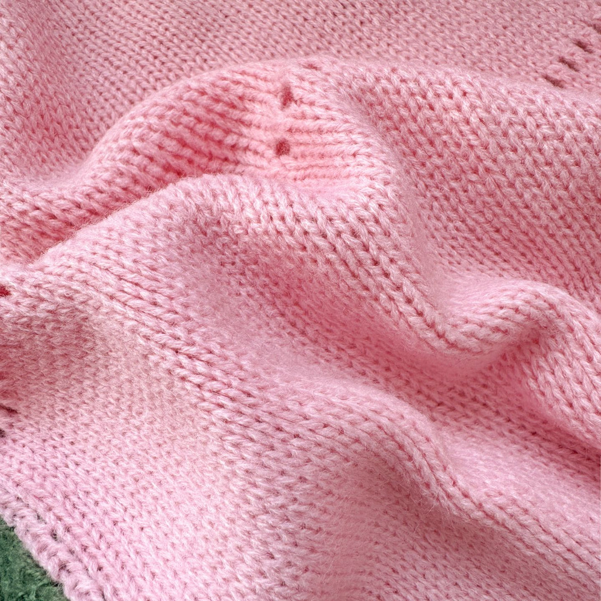 Pink Mist Gradient Rose Bouquet Blanket – a versatile, all-season blanket, perfect for office naps or as an air-conditioning cover.(Diameter: 150 cm / 59 in)