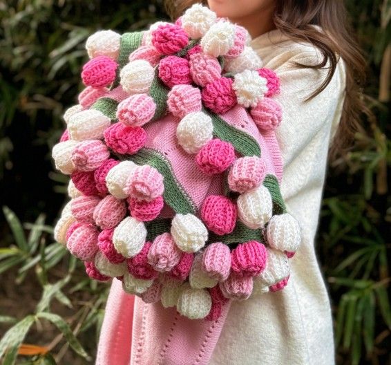 Pink Mist Gradient Rose Bouquet Blanket – a versatile, all-season blanket, perfect for office naps or as an air-conditioning cover.(Diameter: 150 cm / 59 in)