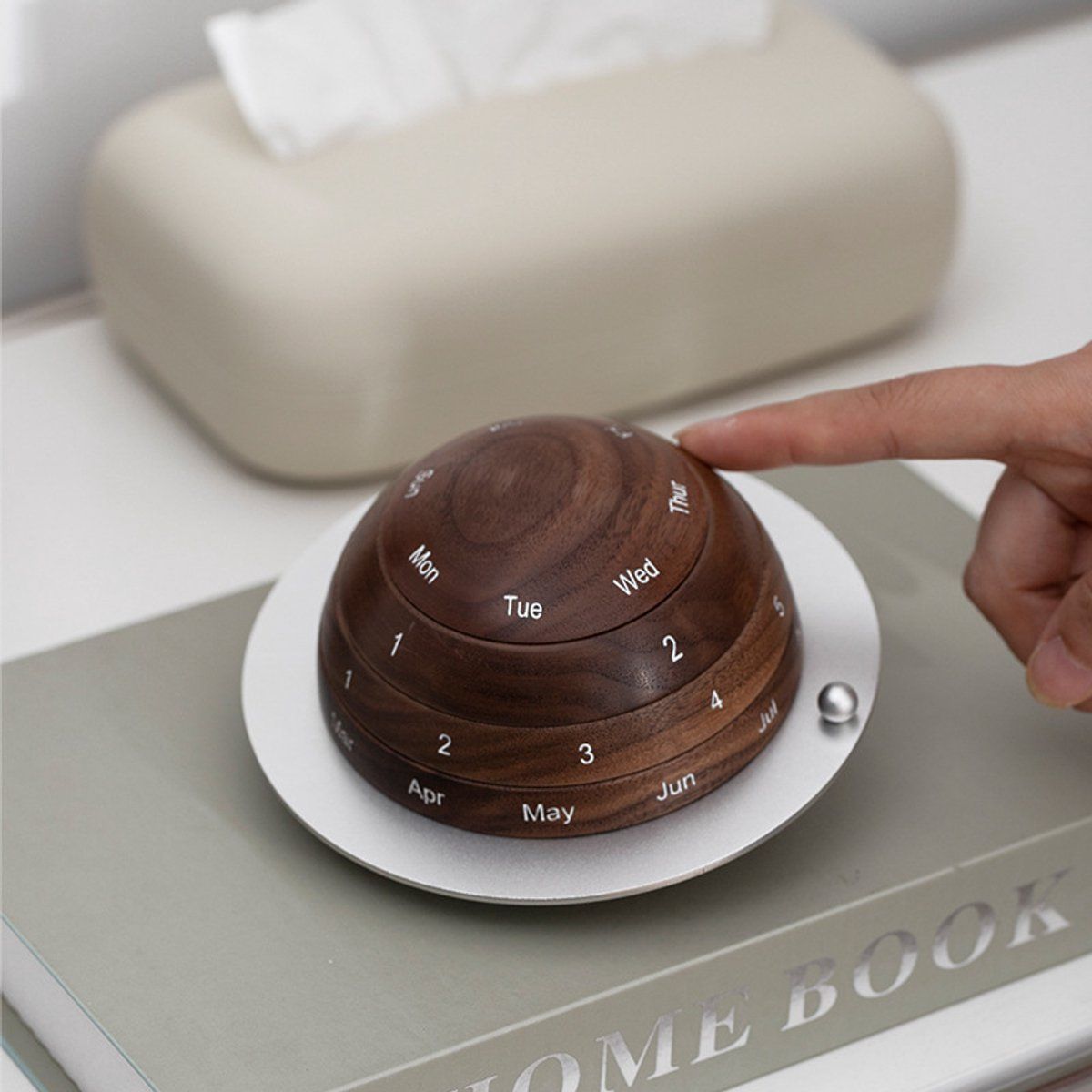 Rotating Perpetual Calendar Vintage Wooden Desk Ornament Solid Black Walnut Handcrafted Portable Office Home Decoration, 7.5x13 cm