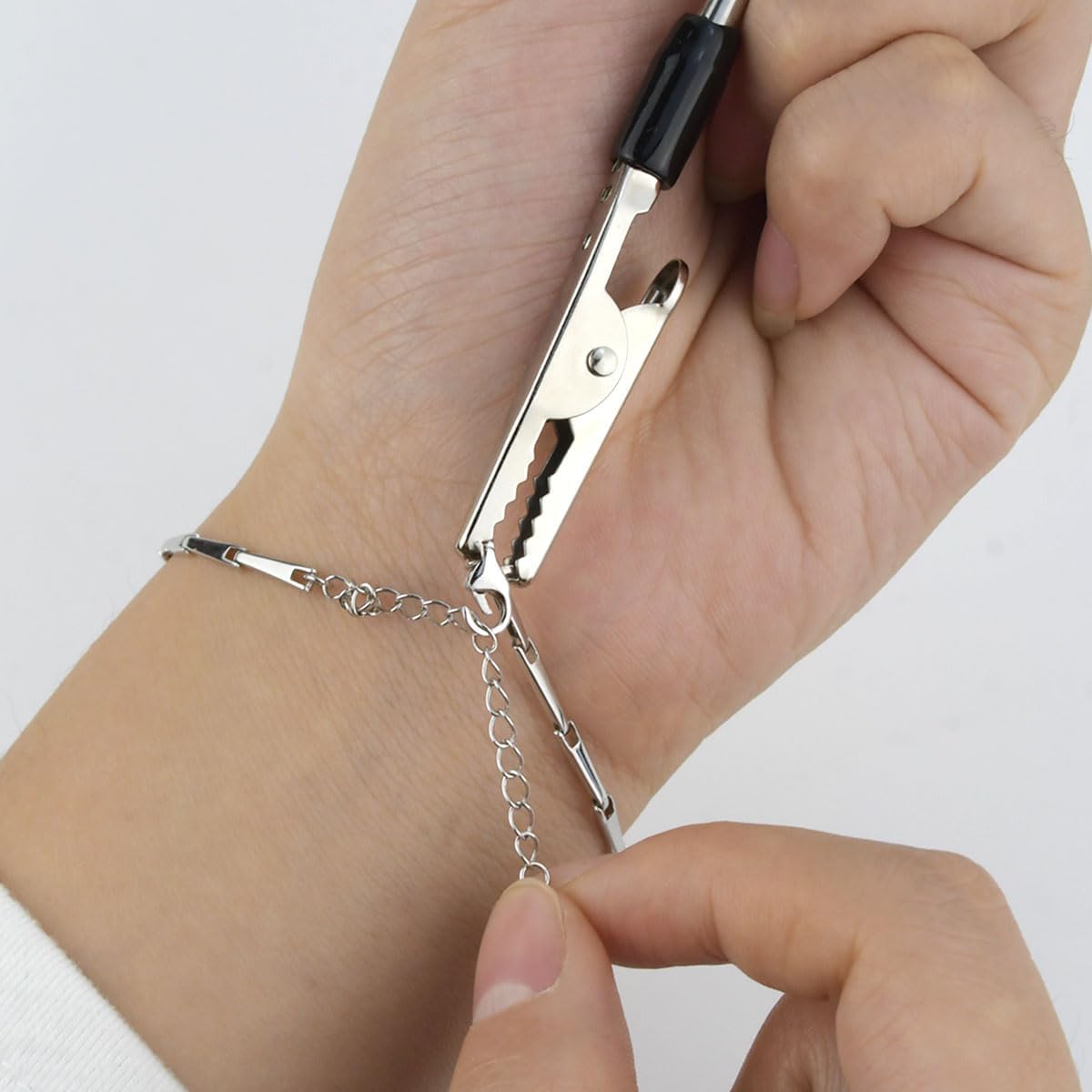 3 PCS Bracelet Helper Tool - Fastening for Watch, Necklace & Zipper Clasps Gold, Silver Rose Gold Metal Jewelry Clasp Hooking Ties