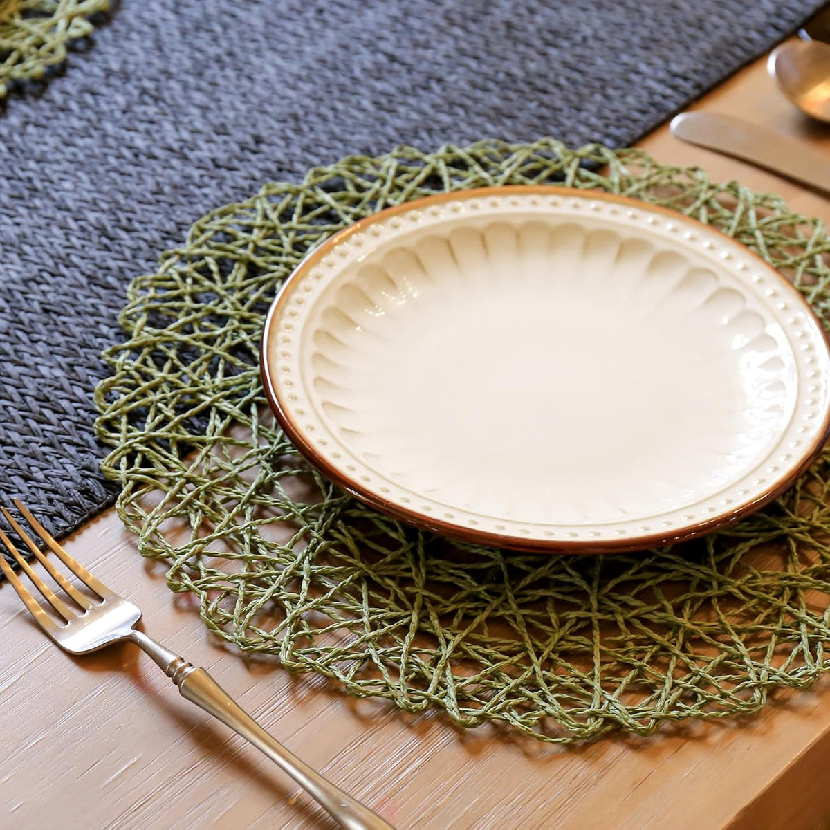 Paper Braided Round Placemats Set of 12 Natural Non-Slip Heat Resistant Table Mats for Dining Tables Woven Indoor & Outdoor Place mats(Green,12)