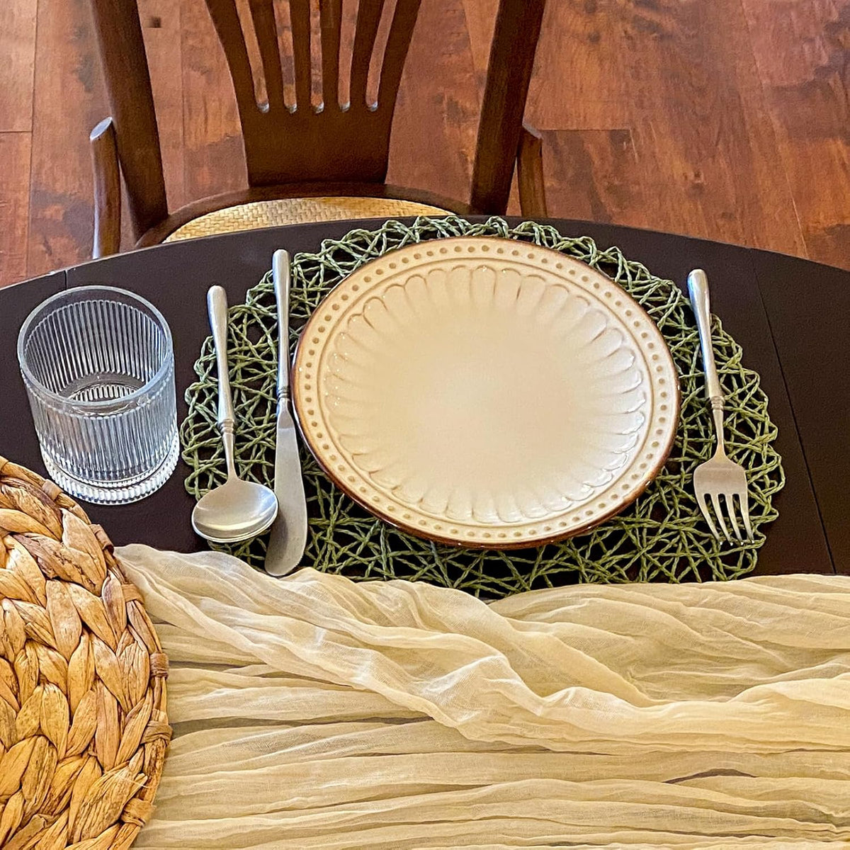Paper Braided Round Placemats Set of 12 Natural Non-Slip Heat Resistant Table Mats for Dining Tables Woven Indoor & Outdoor Place mats(Green,12)