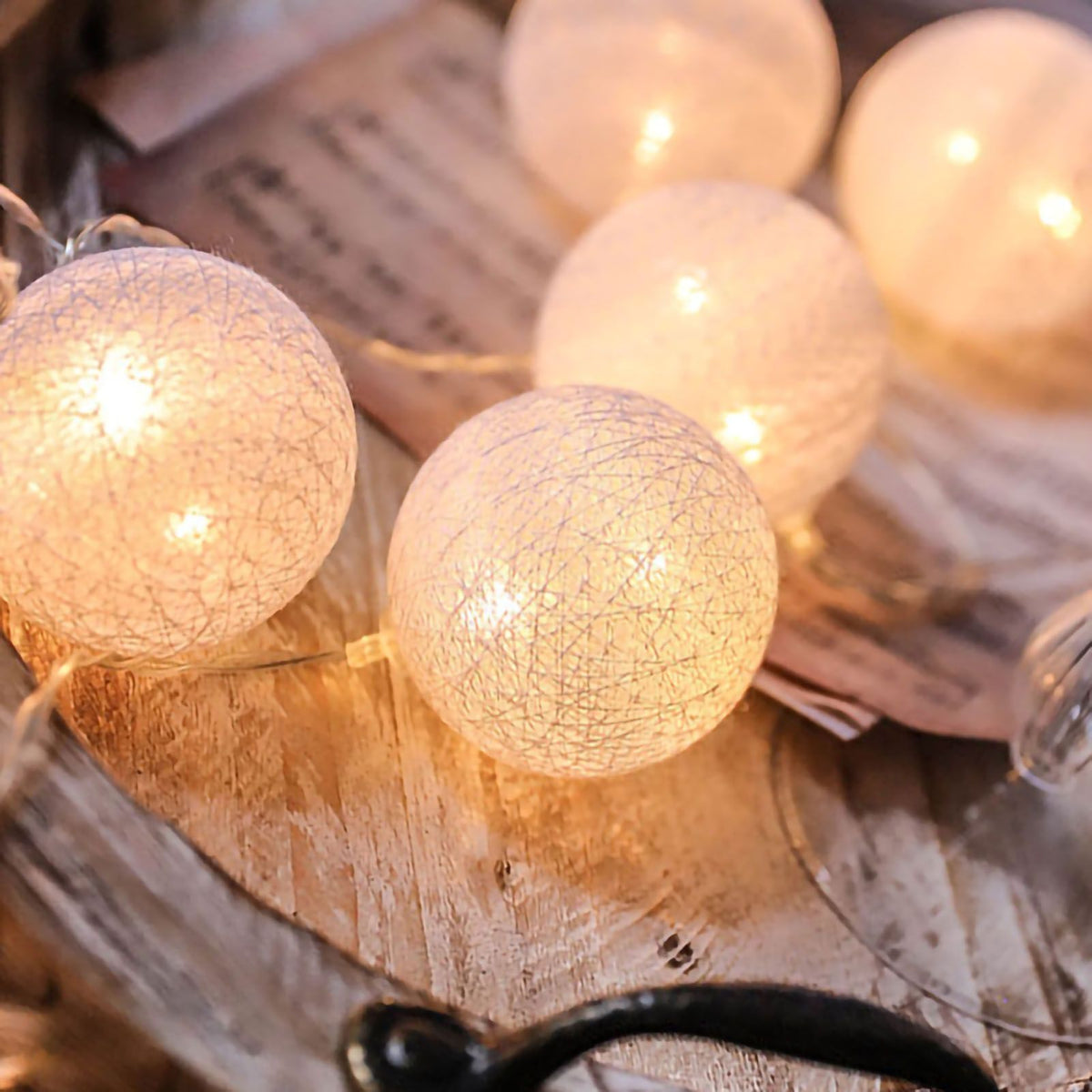 Coloured Lights LED Plastic Ball Christmas New Year Flashing String Light for Decoration Pure White 2 Meter 10LED Battery Type