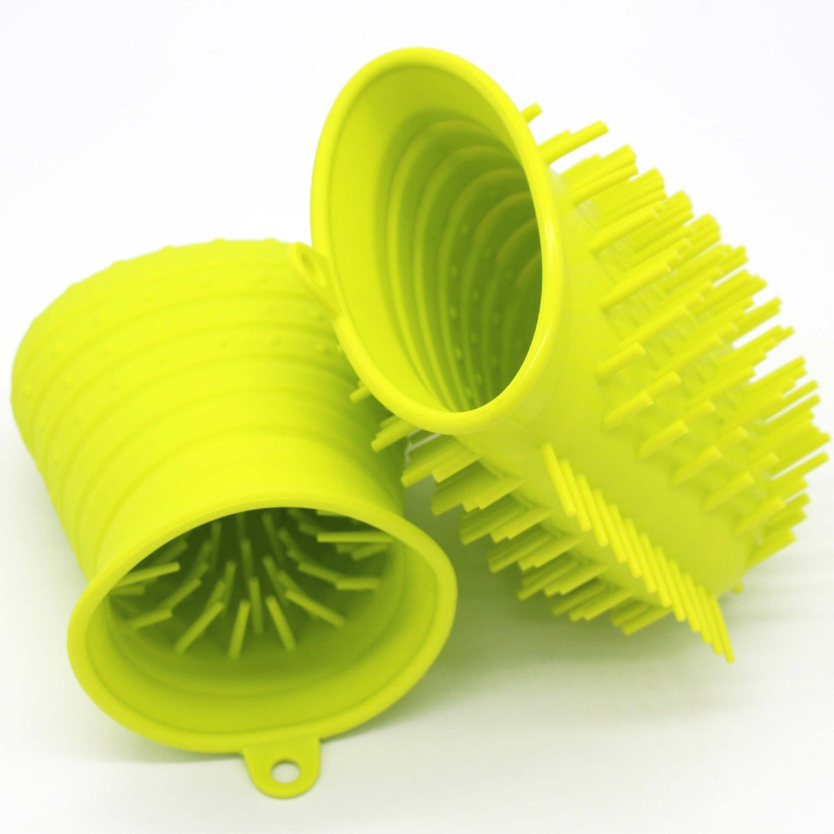 Dog Paw Cleaner Cup with Towel Pet Foot Washer Protable Dog Cleaning Brush for Puppy Cats Massage Grooming Dirty Claw (Green)
