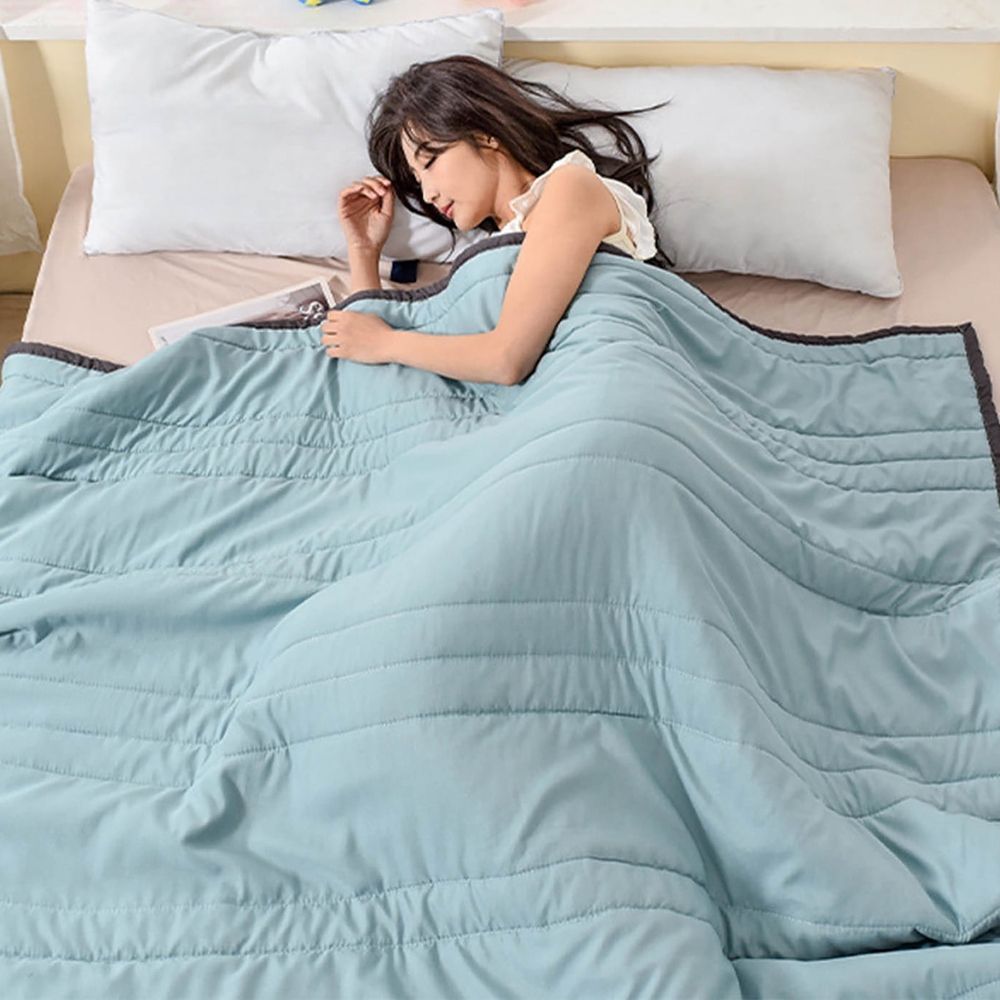 Cooler Quilt for Hot Sleepers Night Sweats - Cooling Comforter Double Sided Cold Effect Blanket - Cool Fiber Ice Blanket - Breathable Moisture Wicking Summer Blanket for Bed Sofa - 39x55 Inches