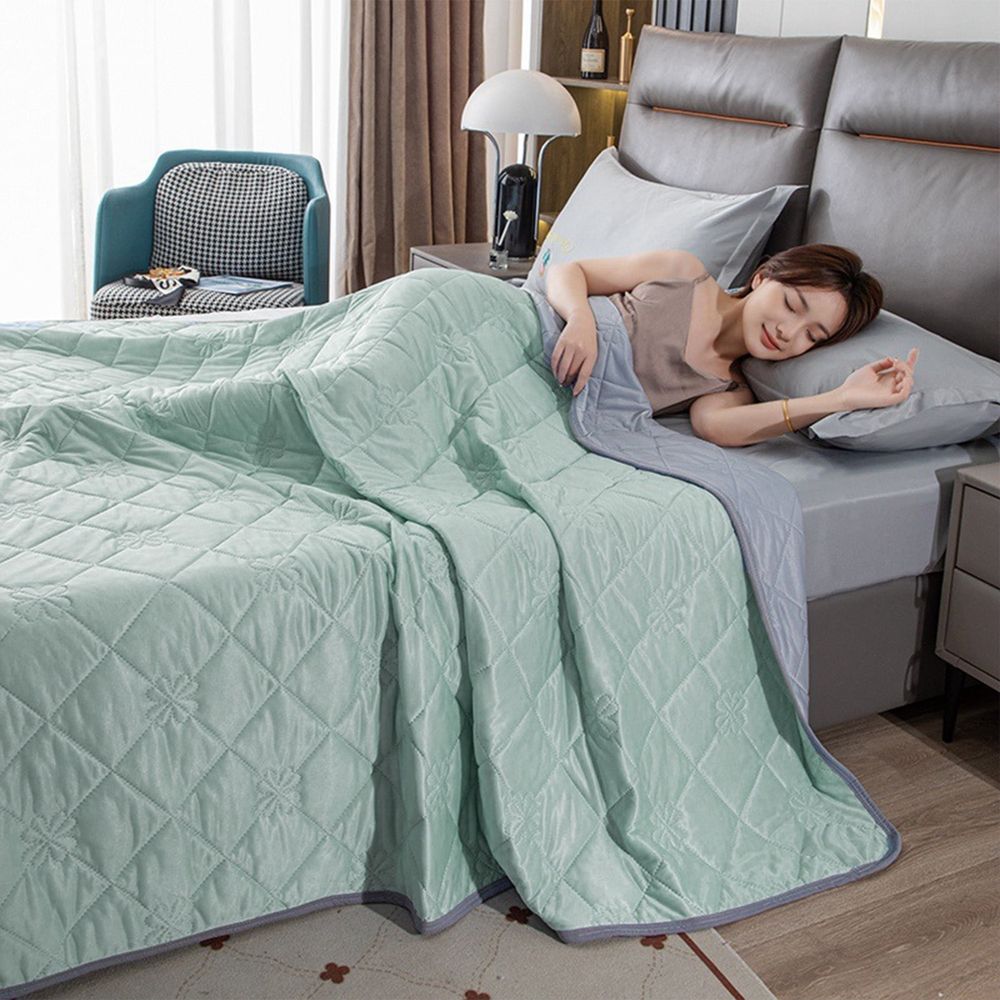 Double Bedding Quilt 39x60 Inches - All Season Soft Cover Quilt with Diamond Stitching - Polyester Fiber Fill Bedspread for Twin Bed - Lightweight Bed Topper for Home Bedroom Guest Room - 1 Pack