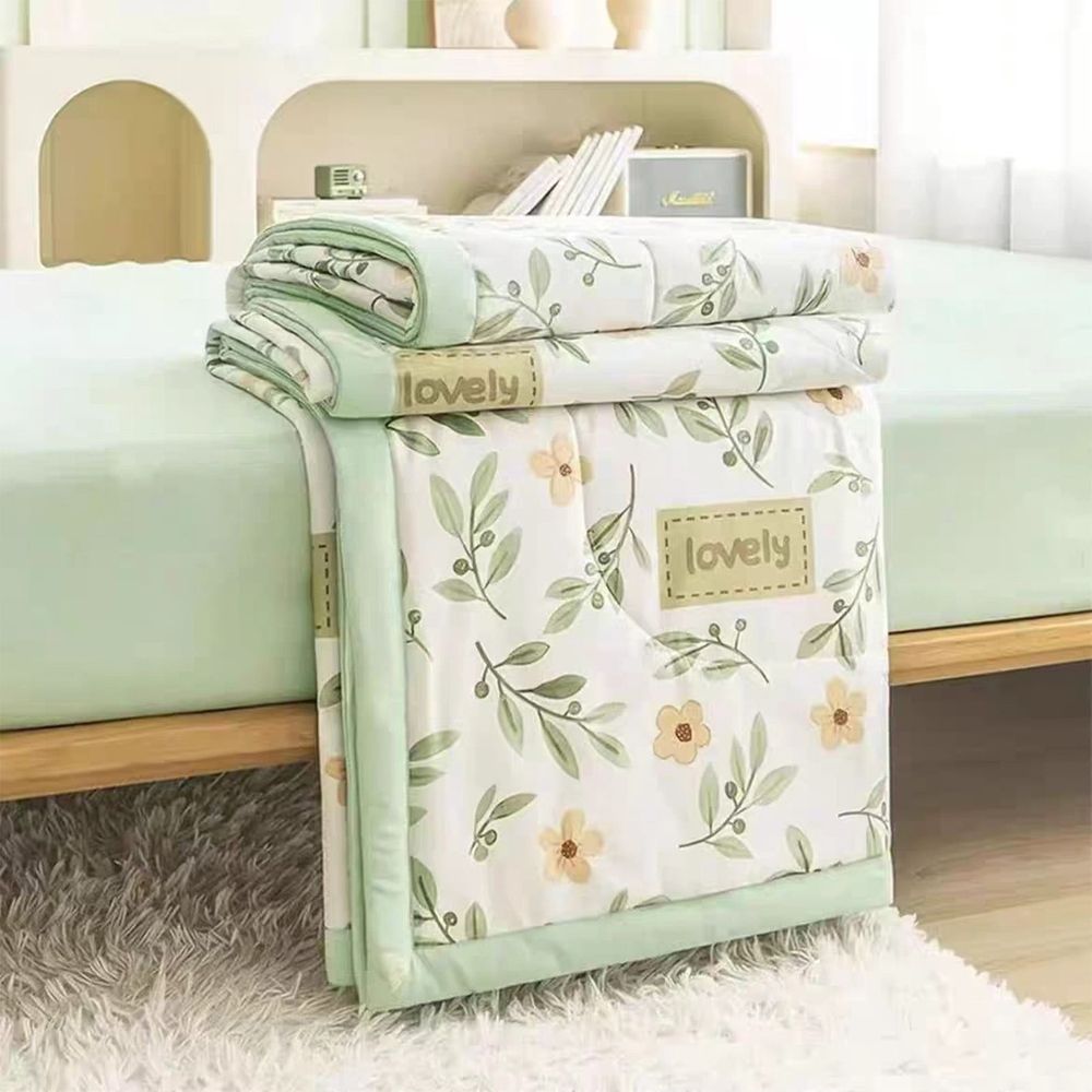 Dorm Room Summer Quilt for Students - Lightweight Breathable Bed Cover - Washable Cotton Quilt for Campus Living and Sleep