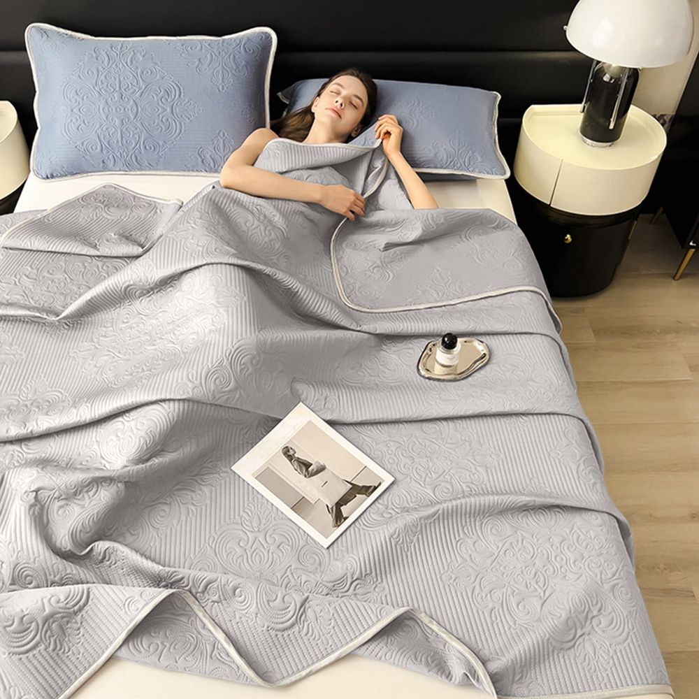 70.9x78.7in Cooling Summer Quilt, Long Lasting Cool, Lightweight Blanket for Bed Dorm(NavyB)
