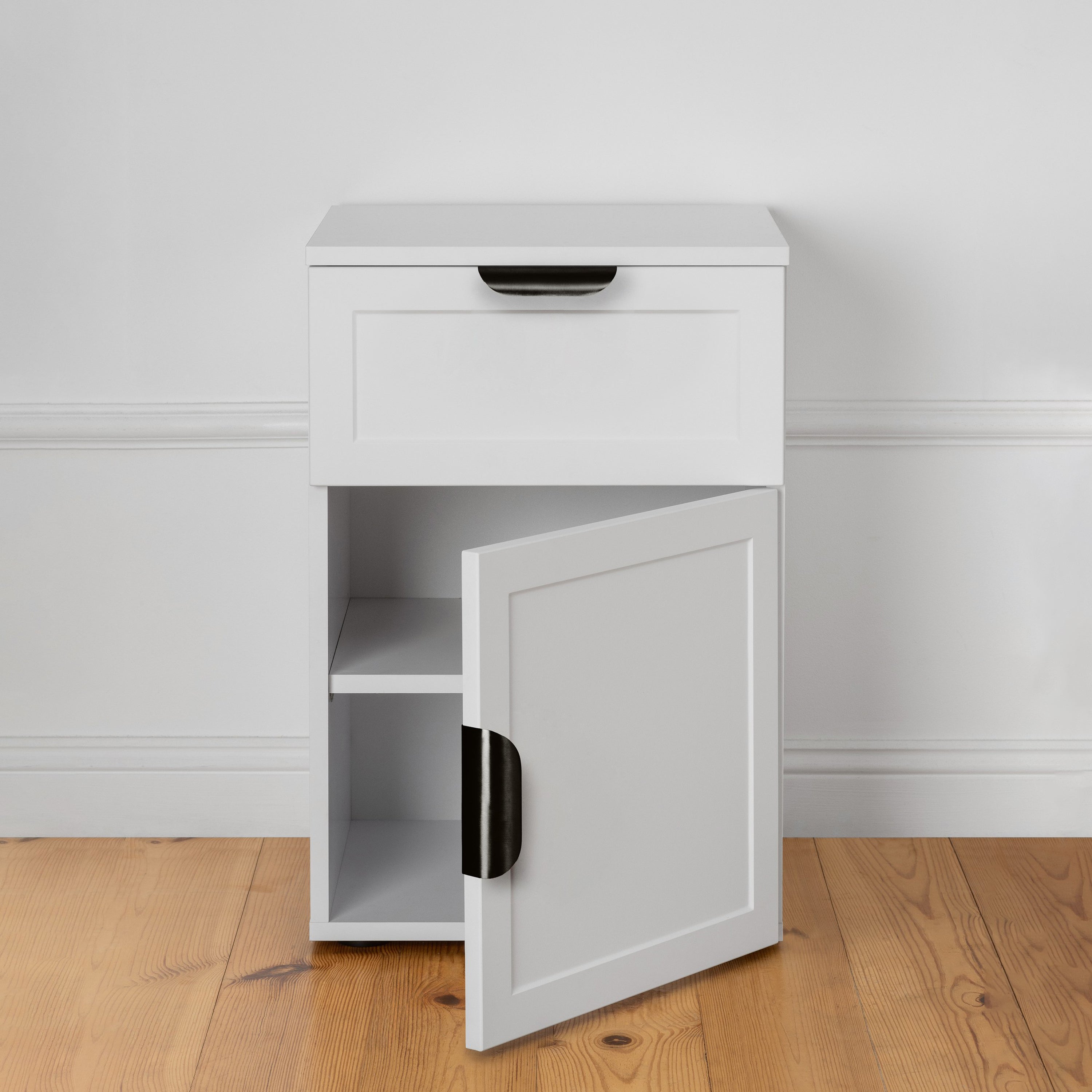 PORTO BEDSIDE TABLE - WHITE - HAMPTONS - PULL BLACK
