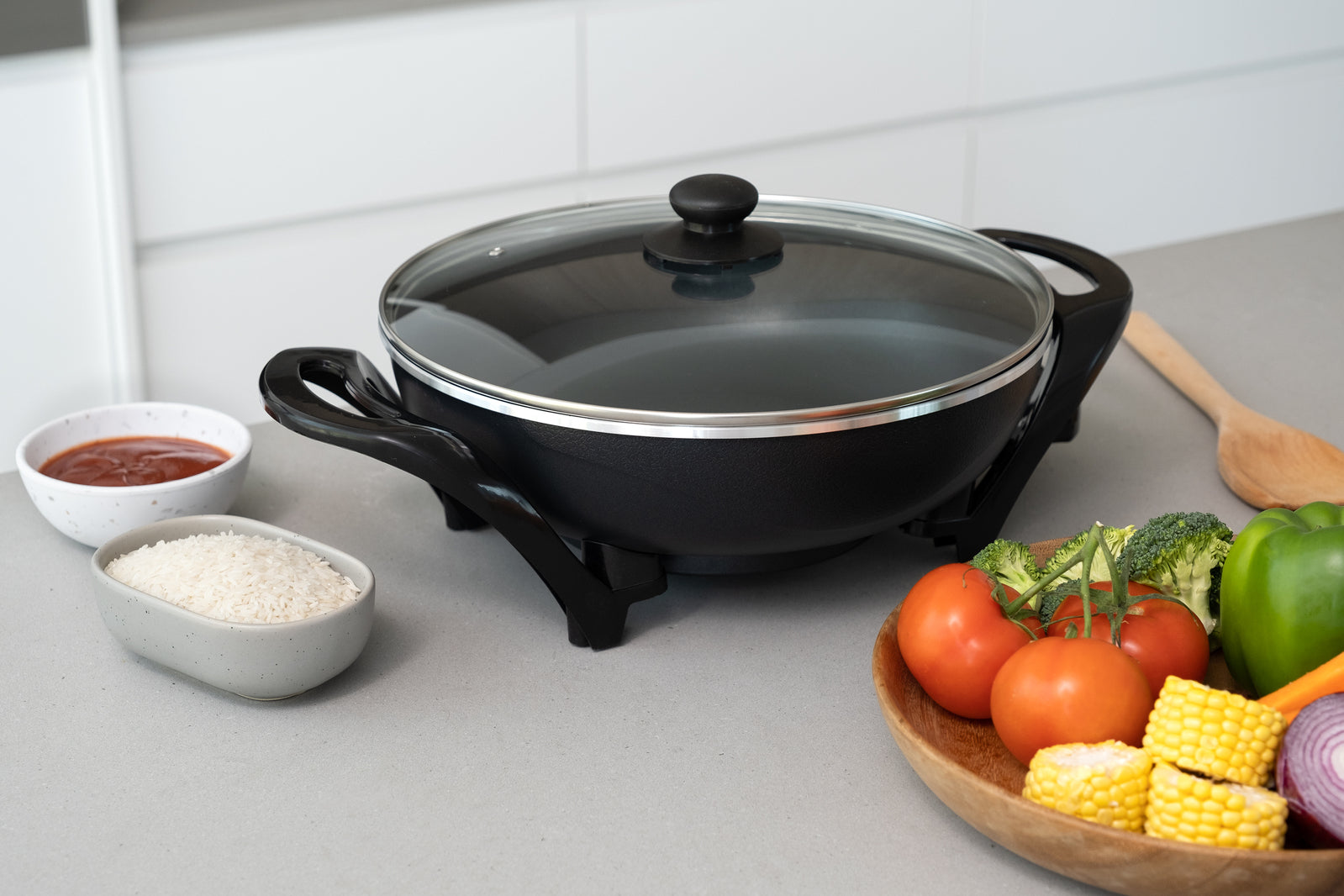 Large Electric Wok, Non-Stick, 4.5L Capacity, 240 C Max