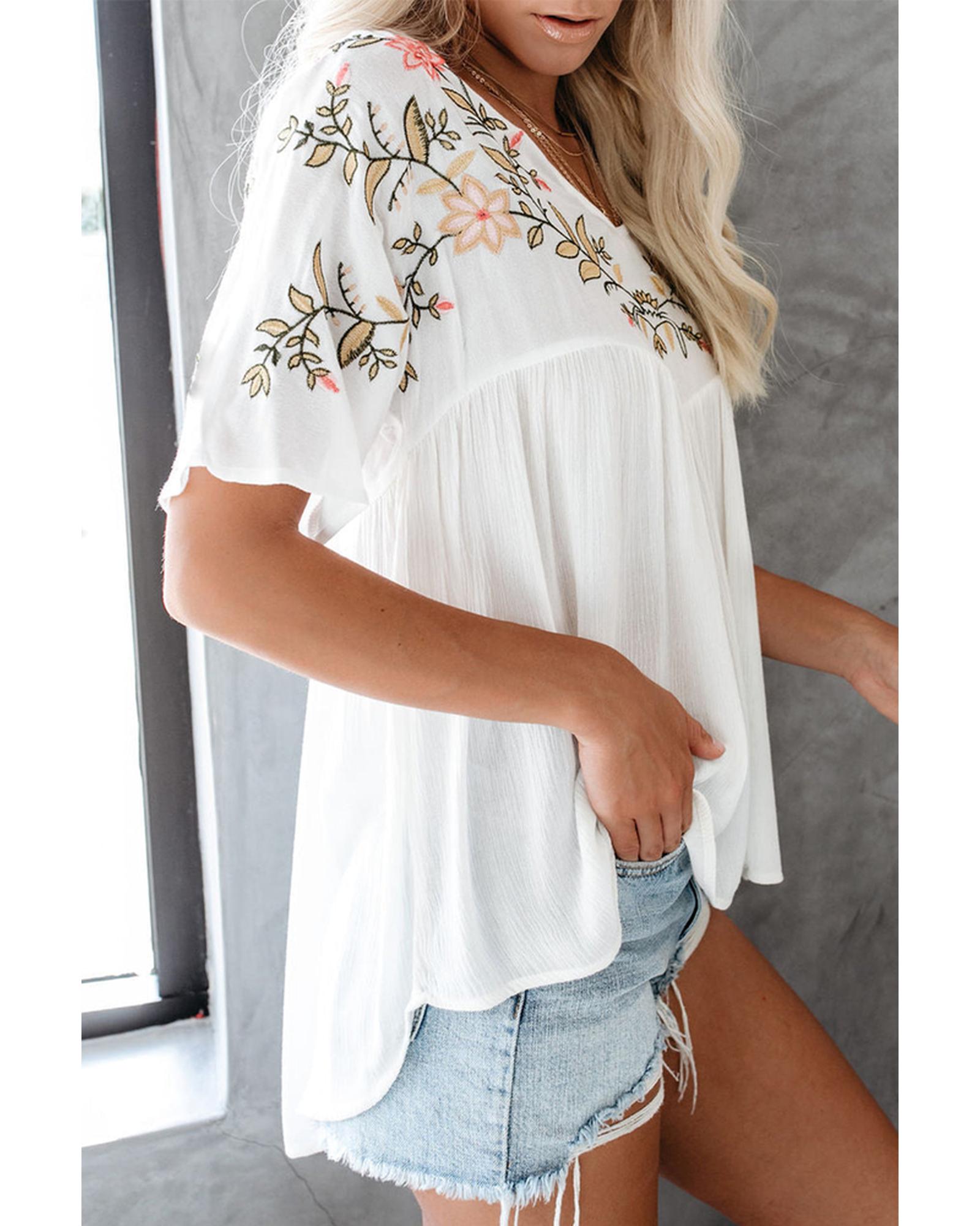 Azura Exchange Embroidered V Neck Crinkle Babydoll Blouse - M