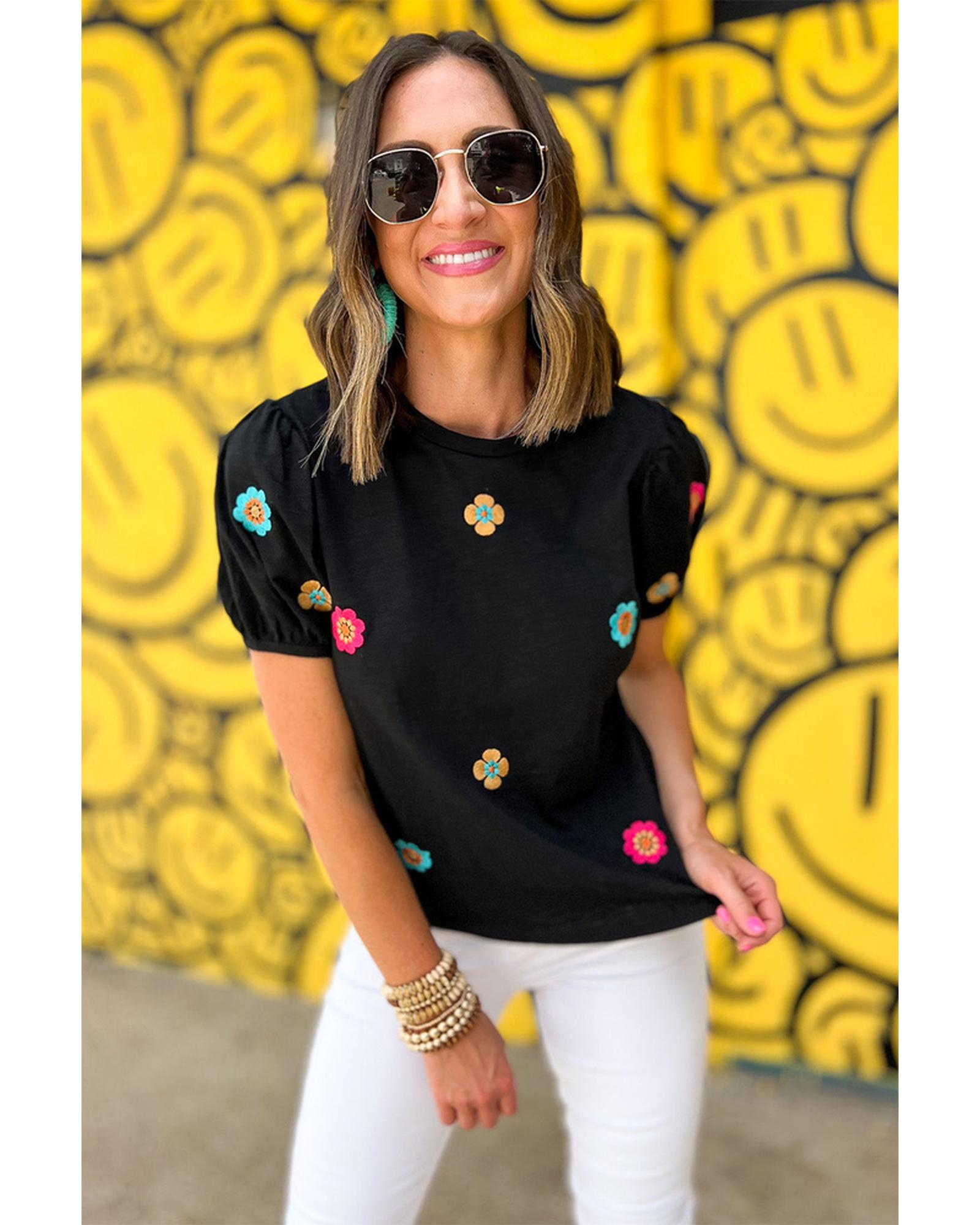 Azura Exchange Embroidered Flower Short Sleeve Tee - L