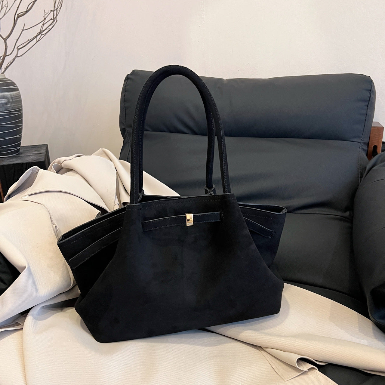 Black Elegant PU Tote Bag - Soft and Stylish Handbag for Everyday Use