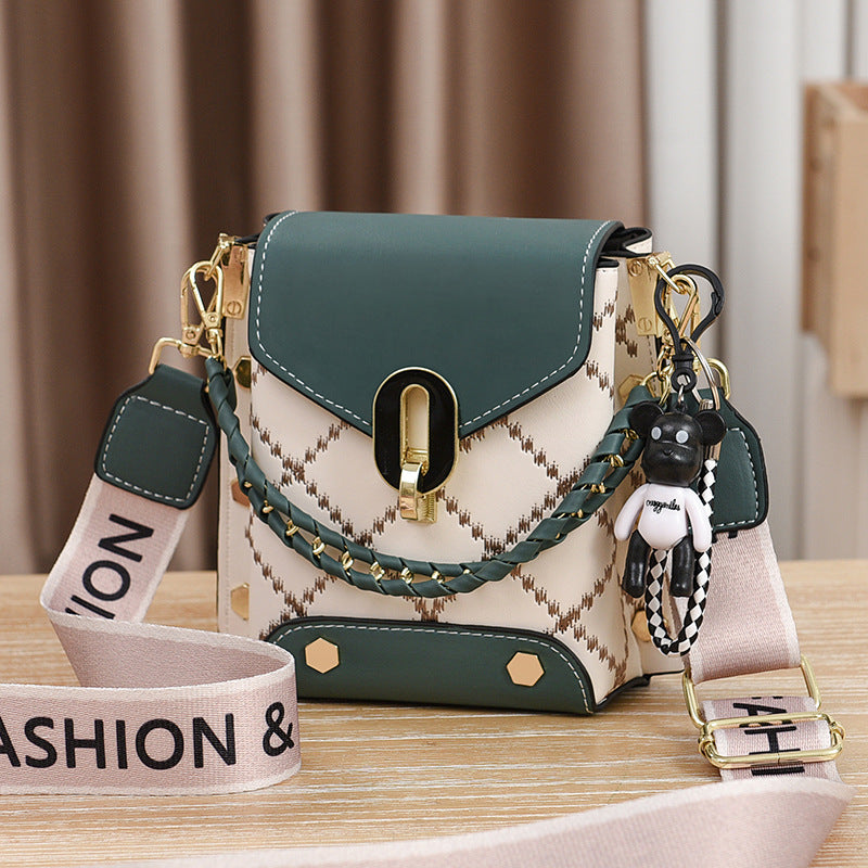 Green Stylish Korean Minimalist Crossbody Bag - Elegant Small Square Shoulder Bag with Phone Pocket