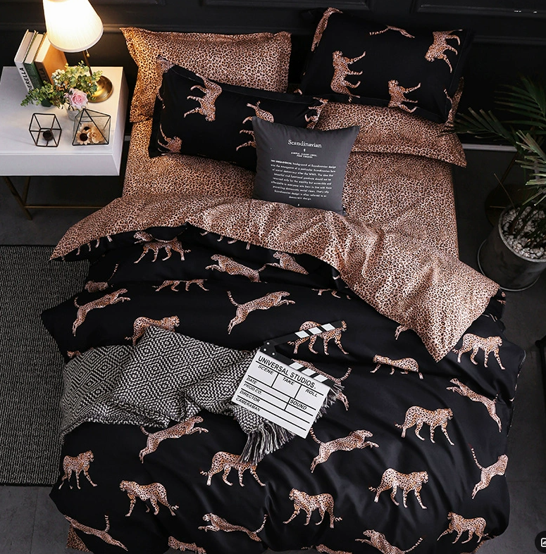 Black leopard print Three-Piece Bedding Set - Comfortable Polyester with Adjustable Corner Straps (Quilt Cover 230*230CM + Pillowcase 51*76CM*2)