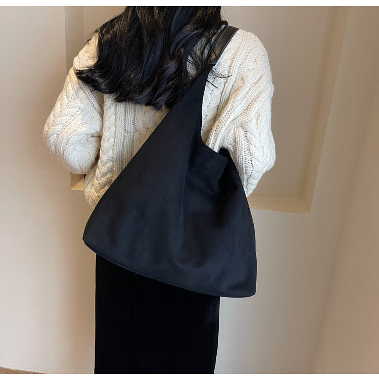 Black Women's Vintage Bucket Bag - Fashionable Shoulder Bag