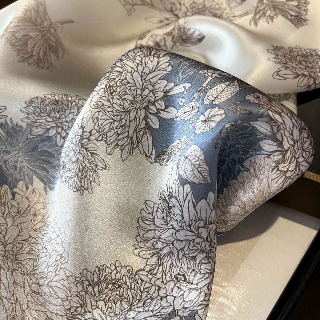 Blue chrysanthemum Women's Floral Print Mulberry Silk Shawl, 53cm (Style 4)