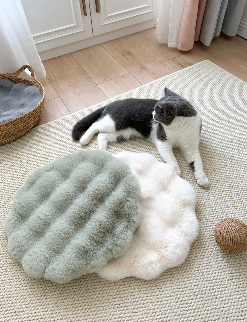 Matcha color Plush Round Cat Mat - Soft Faux Fur Sleeping Pad (40cm Diameter)