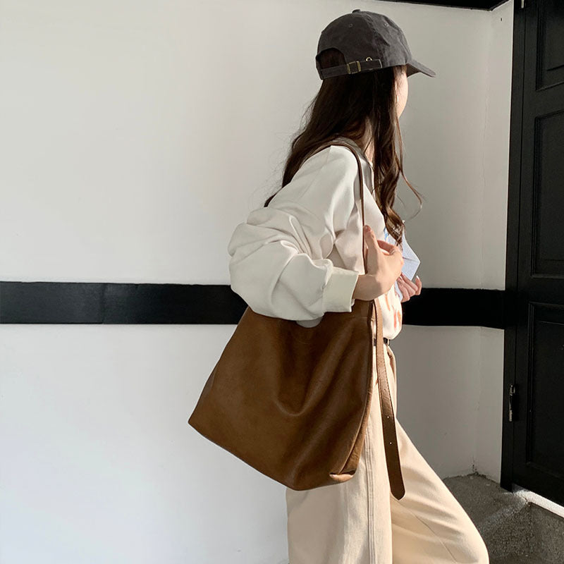 Brown Fashionable Minimalist Bucket Tote Bag - Versatile & Spacious for Daily Commutes