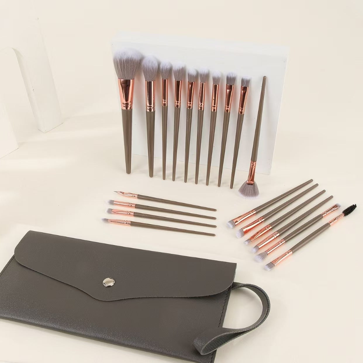 Brown and Glod Complete 20-Piece Makeup Brush Set with Travel Pouch - Professional Synthetic Face & Eye Brushes Kit