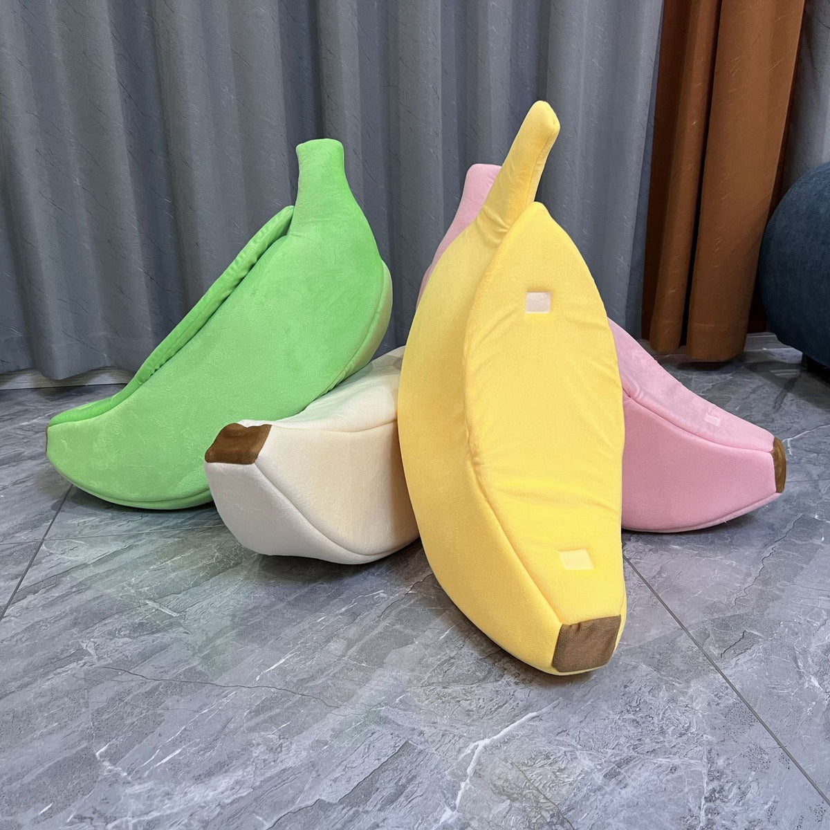 Beige Cozy Banana Peel Pet Bed - Plush & Warm Cave House for Cats & Small Dogs (Medium)