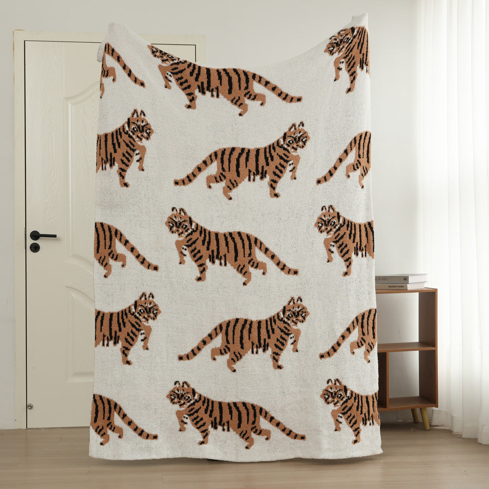 Tiger Pattern Knitted Sofa Blanket with Plush Side, 130 x 160 cm, 950g, Ideal for Napping and Office Use