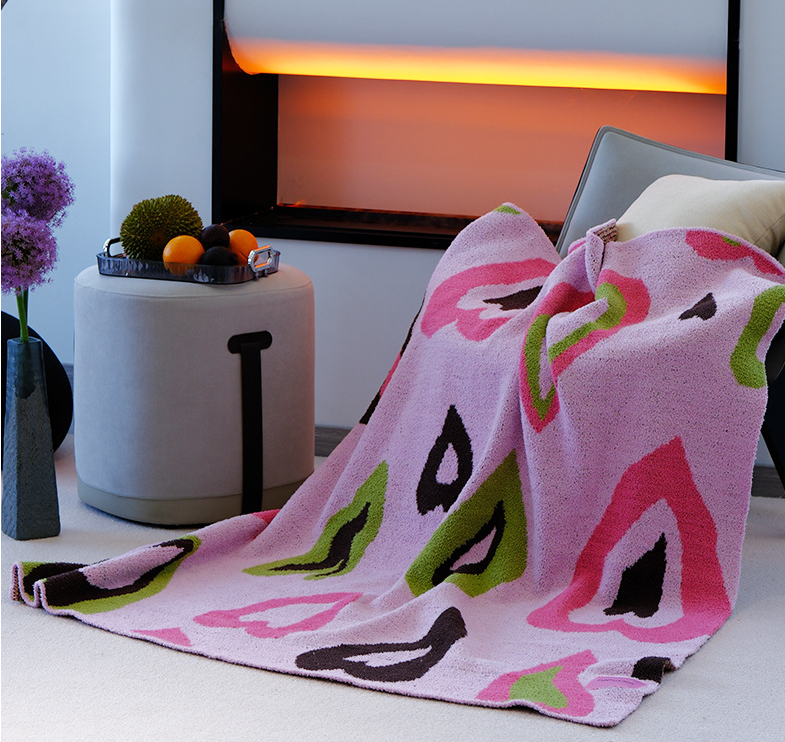 Pink Luxurious Chunky Knit Throw Blanket - Cozy & Thick Sofa Accent - 136 x 130cm (920g)