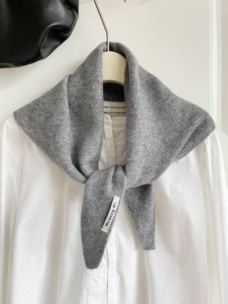 Grey Chic Wool Blend Knit Triangle Scarf - Versatile & Warm Fashion Accessory - 105 x 35cm