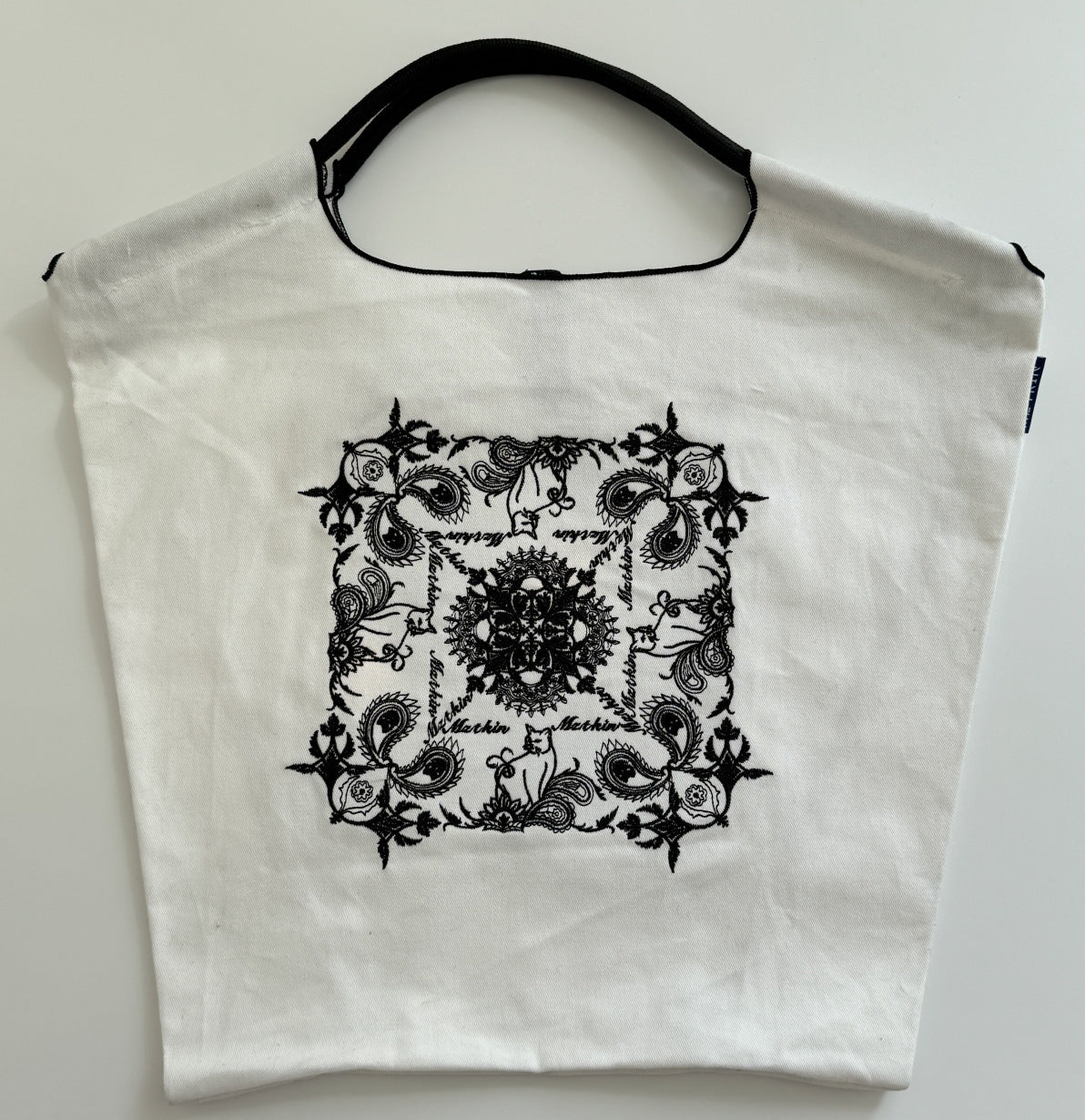 Printed Canvas Tote Bag - Water-Resistant, Large Capacity Shoulder Bag with Intricate Pattern(White cashew flower)