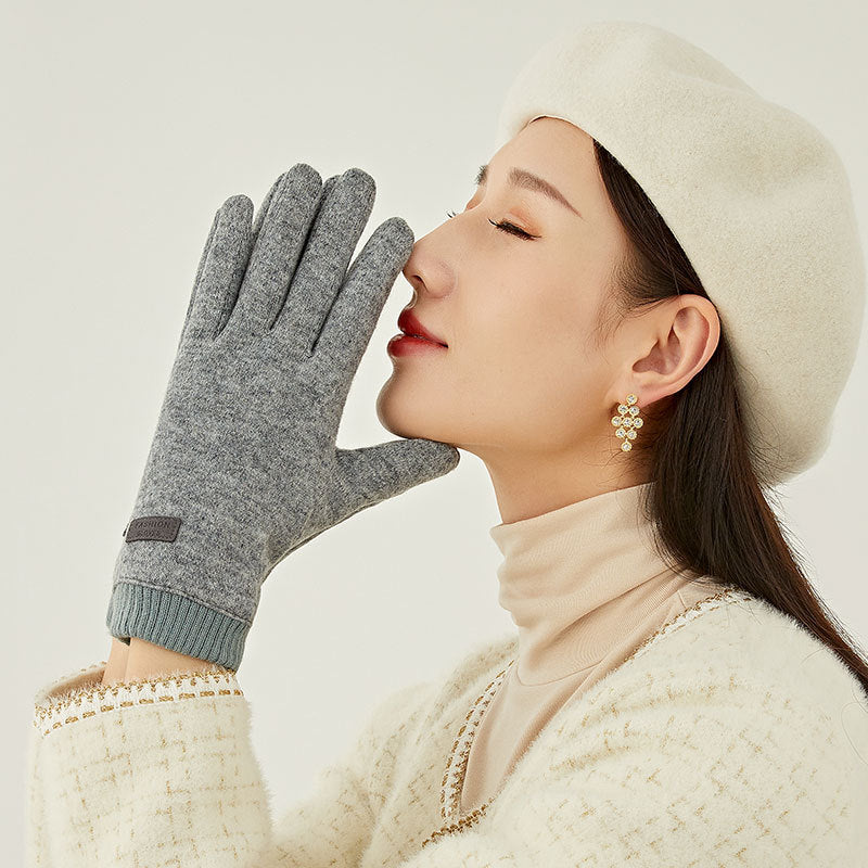 Grey Elegant Women's Wool Blend Winter Gloves - Cozy Fleece-Lined Touchscreen Warmth