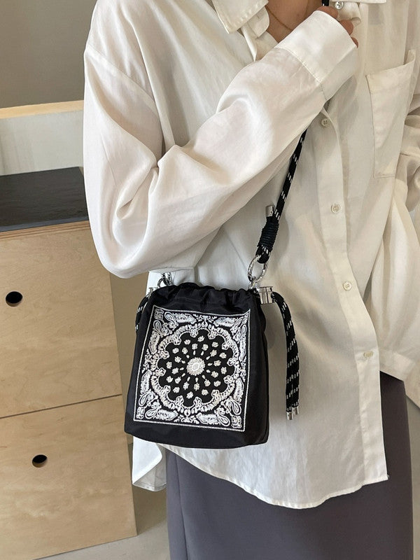 Chic Drawstring Bucket Bag with Intricate Print - Adjustable Rope Strap, Lightweight Fabric(Beige)