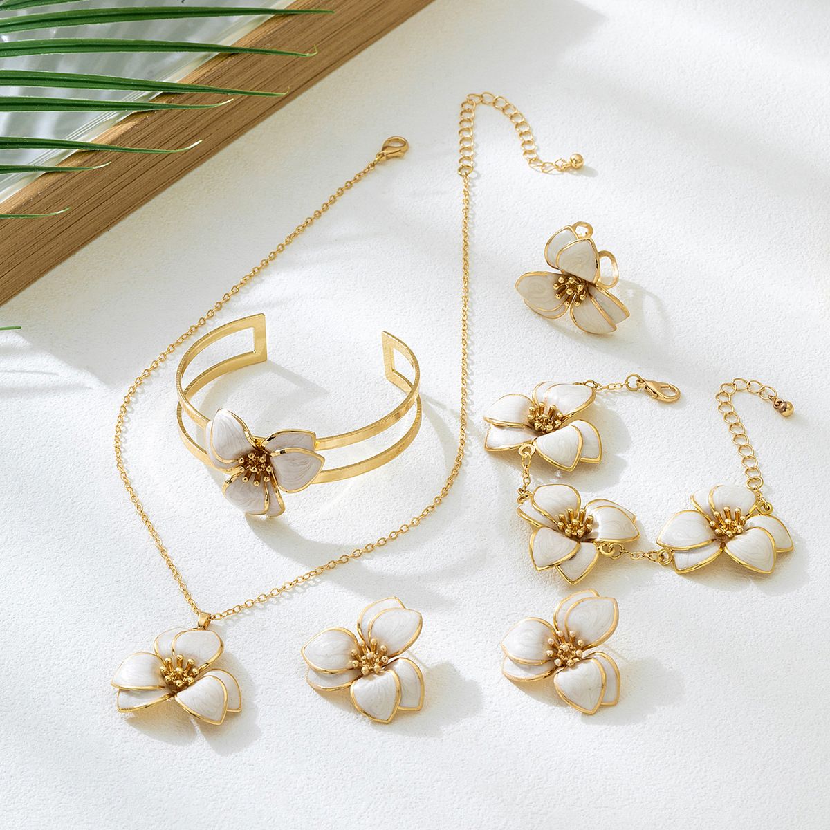 White Floral Enamel Jewelry Set β Five-Piece Alloy Accessory Collection with Minimalist Botanical Design