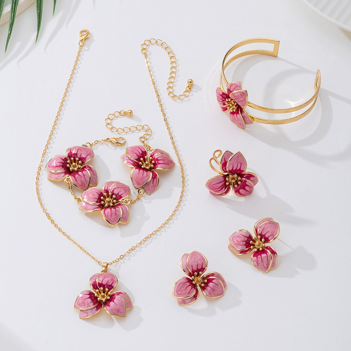 White Floral Enamel Jewelry Set β Five-Piece Alloy Accessory Collection with Minimalist Botanical Design