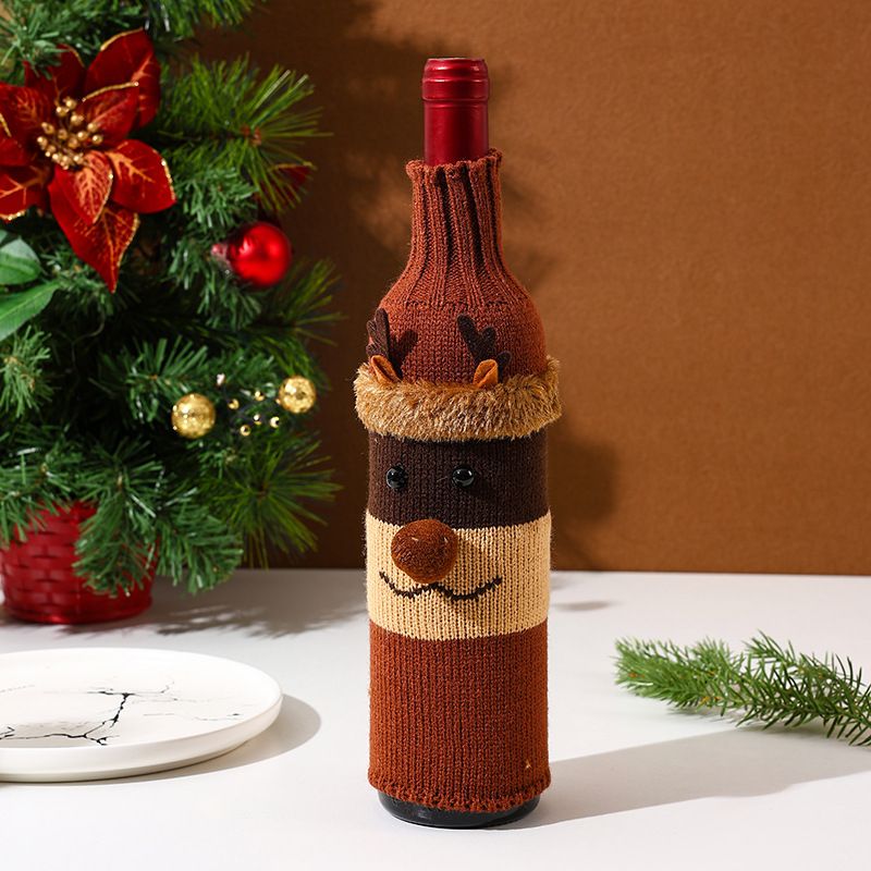 Reindeer Style Knitted Christmas Wine Bottle Cover - Festive Table Decor for Holiday Parties and Home Dining