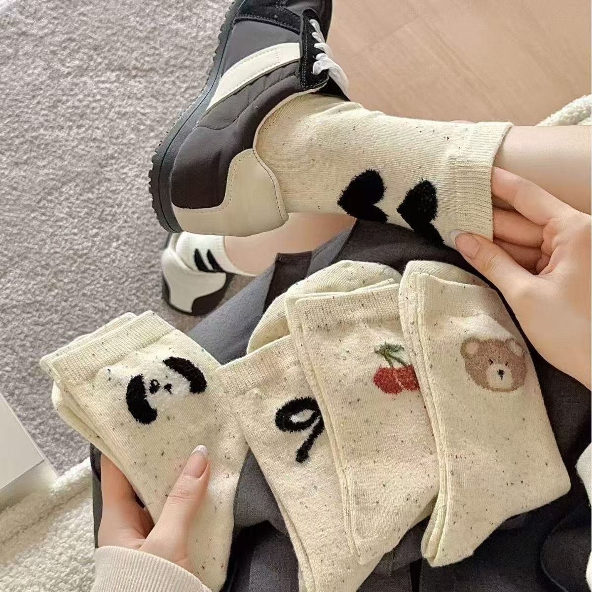 5 Pairs Cute Cartoon Cotton Crew Socks Set for Wome - Colourful Dot Yarn Mid-Calf Socks with Bear Cherry Dog Heart Bow Patterns, Soft Breathable Casual Socks Gift Kit