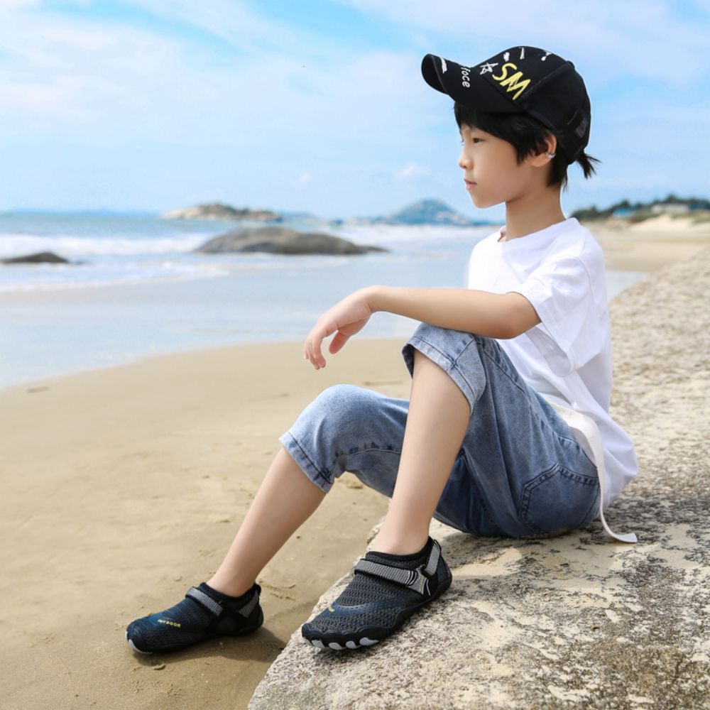 Kids Water Shoes Barefoot Quick Dry Aqua Sports Shoes Boys Girls - Black Size Bigkid US3 = EU34